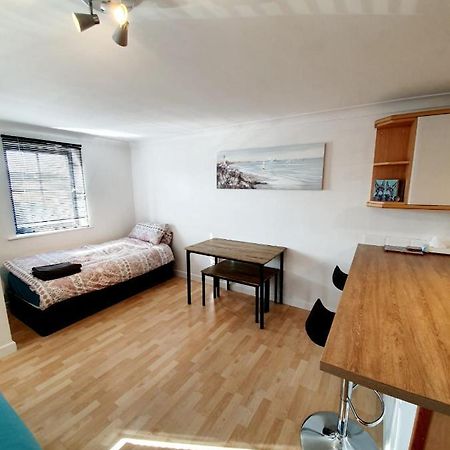 Chelmsford Town Centre Apartments With Car Parking Екстер'єр фото
