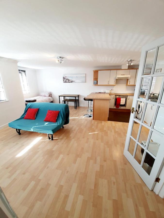 Chelmsford Town Centre Apartments With Car Parking Екстер'єр фото