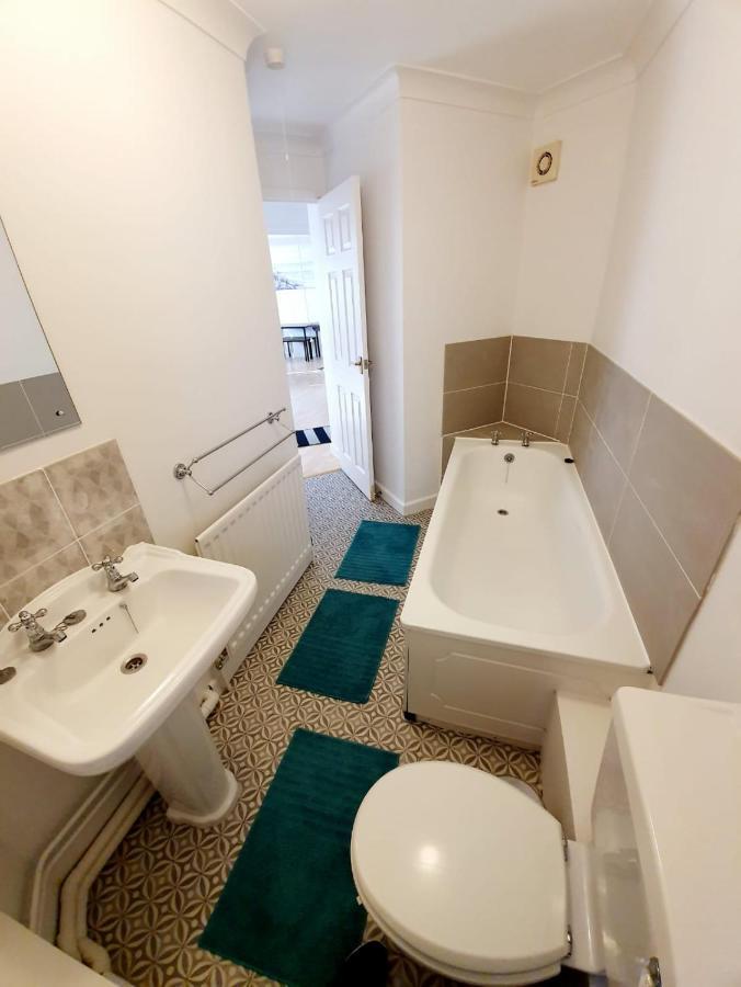 Chelmsford Town Centre Apartments With Car Parking Екстер'єр фото